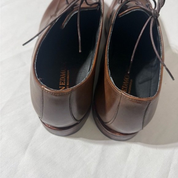 Allen Edmonds Men\'s Classic Brown Oxfords main image 6